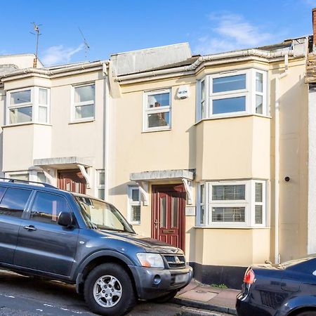 Modern Mews House With Free Parking Space, And Patio By Huluki Sussex Stays ブライトン エクステリア 写真