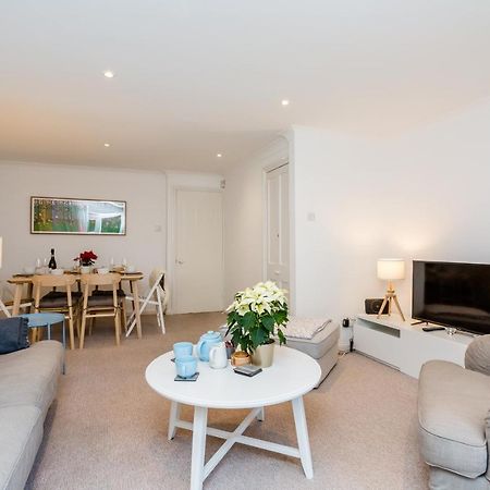 Modern Mews House With Free Parking Space, And Patio By Huluki Sussex Stays ブライトン エクステリア 写真