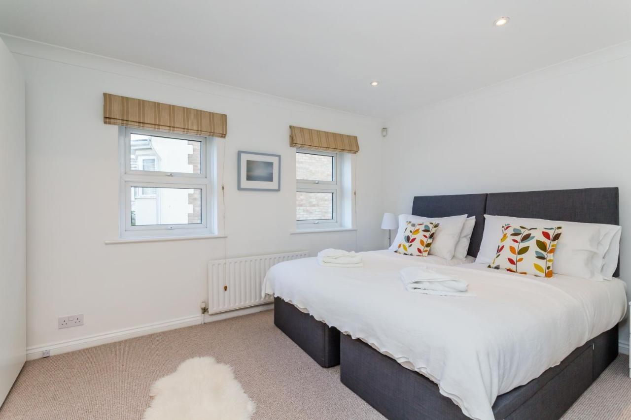 Modern Mews House With Free Parking Space, And Patio By Huluki Sussex Stays ブライトン エクステリア 写真