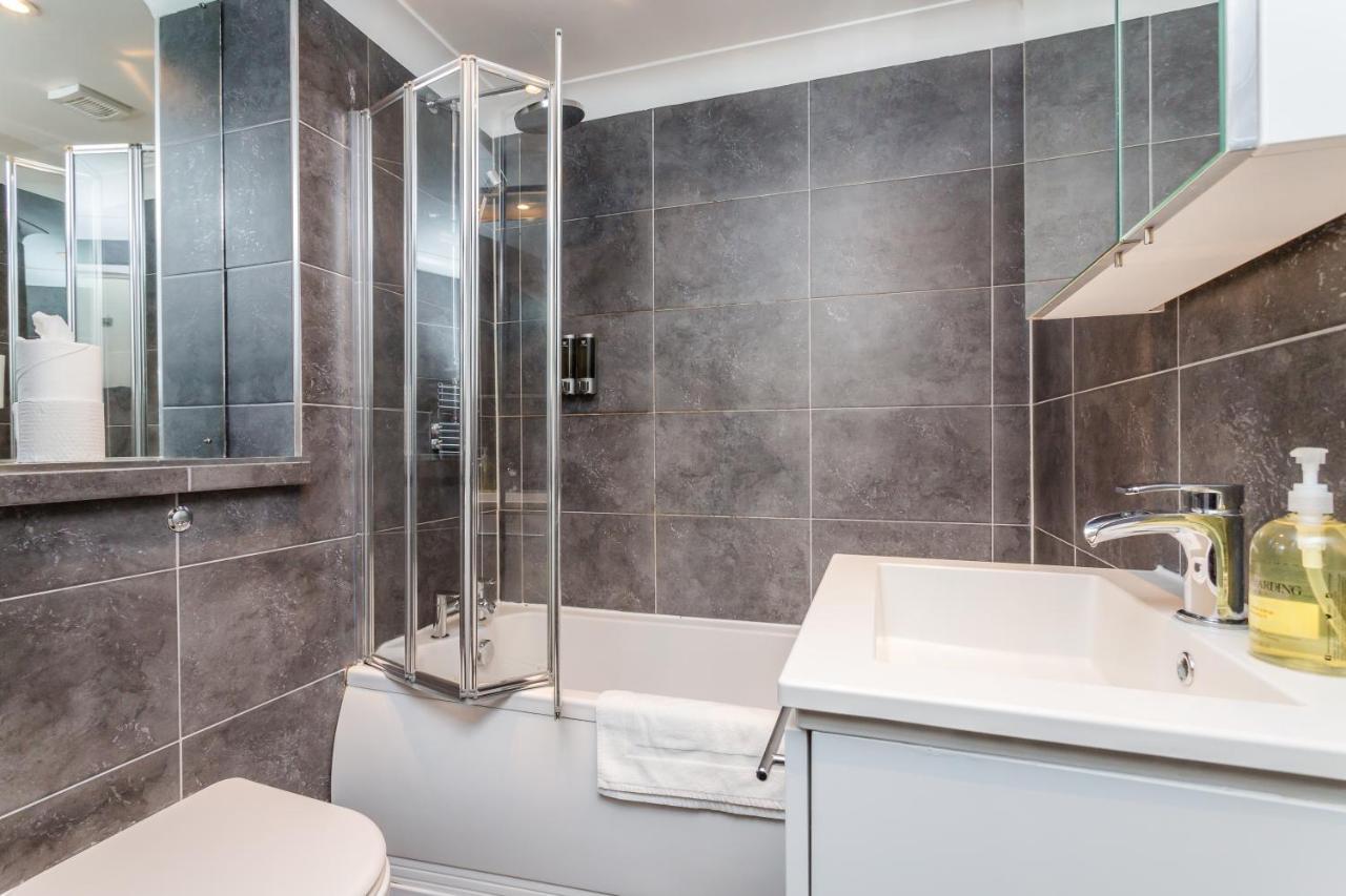 Modern Mews House With Free Parking Space, And Patio By Huluki Sussex Stays ブライトン エクステリア 写真