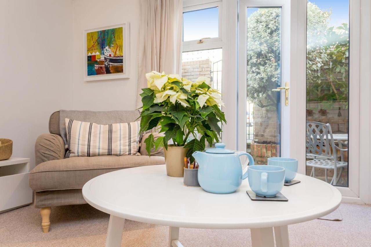 Modern Mews House With Free Parking Space, And Patio By Huluki Sussex Stays ブライトン エクステリア 写真