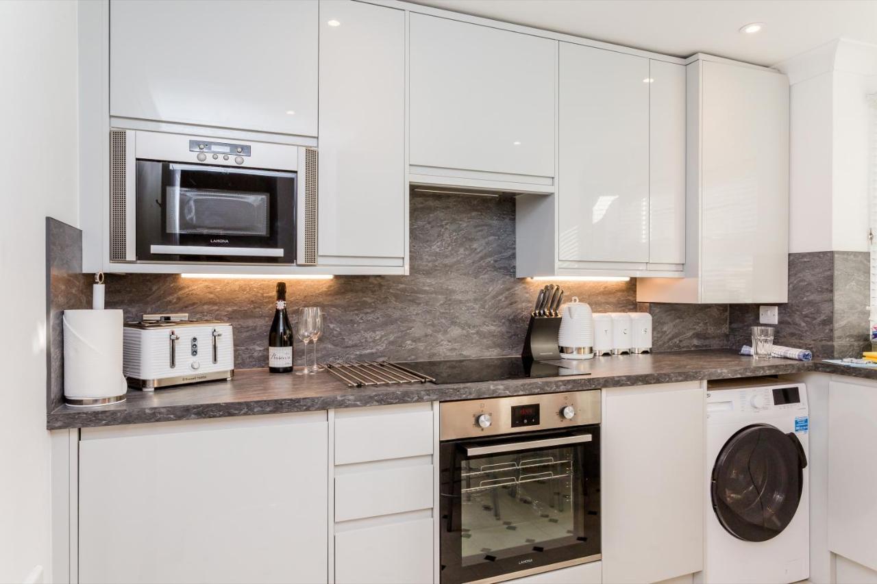 Modern Mews House With Free Parking Space, And Patio By Huluki Sussex Stays ブライトン エクステリア 写真