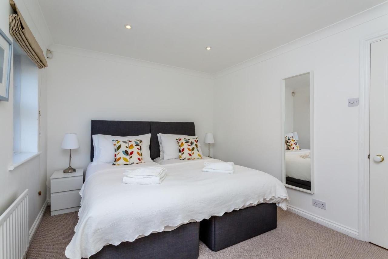 Modern Mews House With Free Parking Space, And Patio By Huluki Sussex Stays ブライトン エクステリア 写真