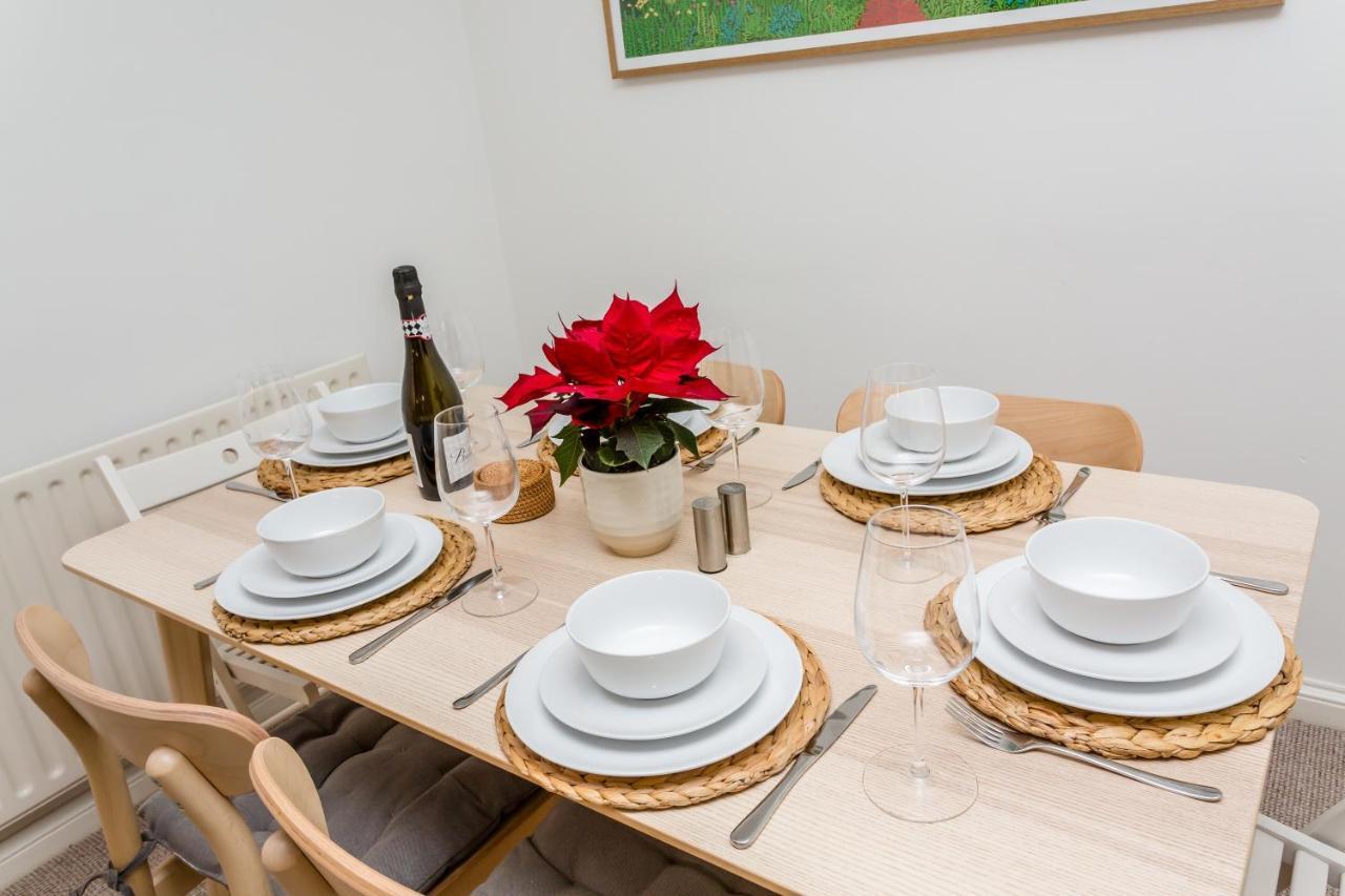 Modern Mews House With Free Parking Space, And Patio By Huluki Sussex Stays ブライトン エクステリア 写真