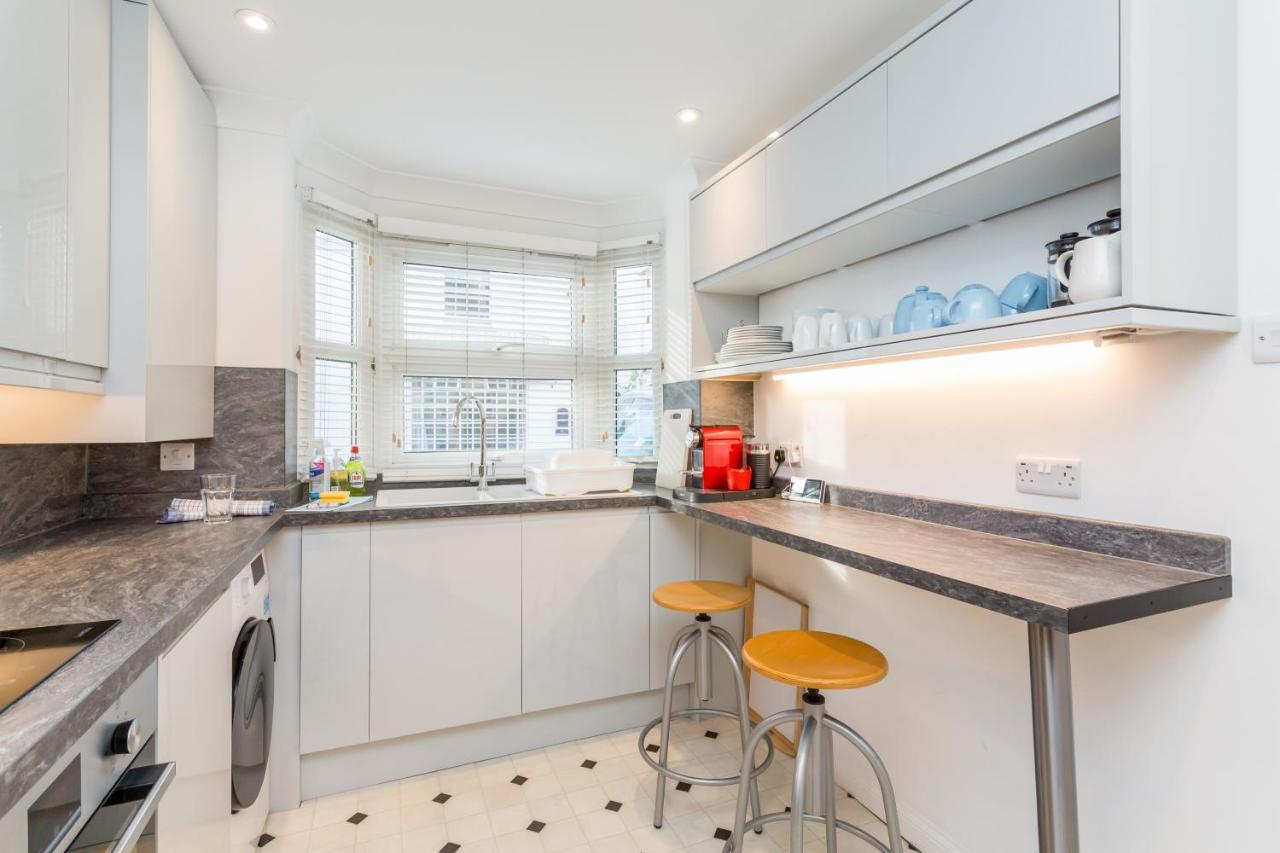 Modern Mews House With Free Parking Space, And Patio By Huluki Sussex Stays ブライトン エクステリア 写真