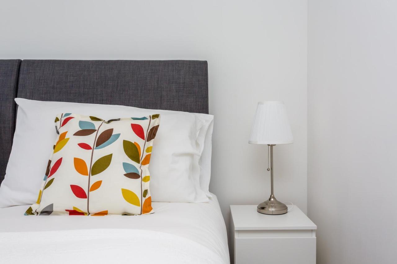 Modern Mews House With Free Parking Space, And Patio By Huluki Sussex Stays ブライトン エクステリア 写真