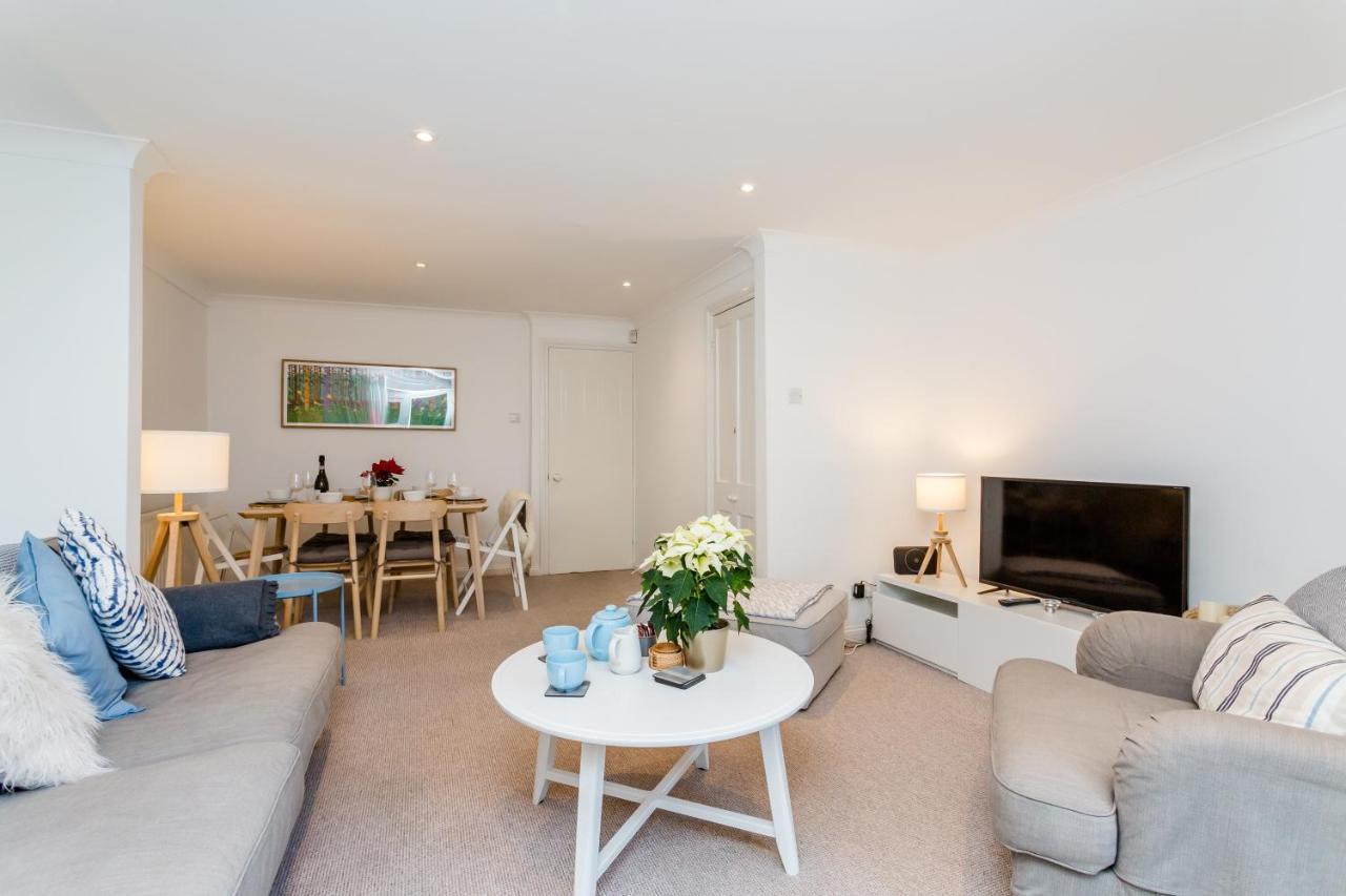 Modern Mews House With Free Parking Space, And Patio By Huluki Sussex Stays ブライトン エクステリア 写真