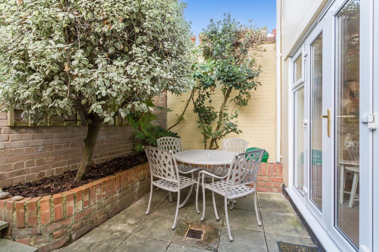 Modern Mews House With Free Parking Space, And Patio By Huluki Sussex Stays ブライトン エクステリア 写真