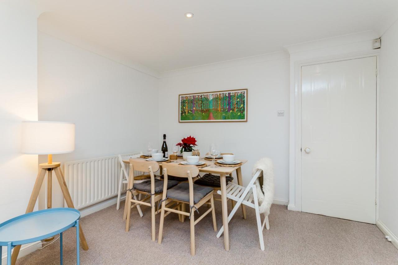 Modern Mews House With Free Parking Space, And Patio By Huluki Sussex Stays ブライトン エクステリア 写真