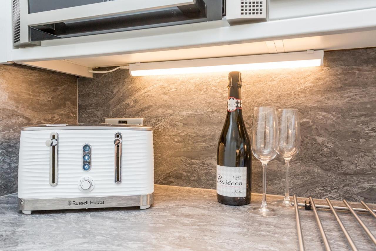 Modern Mews House With Free Parking Space, And Patio By Huluki Sussex Stays ブライトン エクステリア 写真